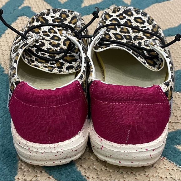 Hey Dude Wendy Youth Cheetah Kid’s Slip On Shoes - Picture 4 of 6